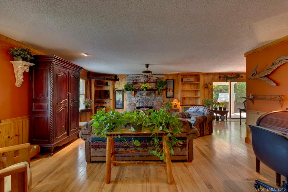 552 Old Fort Road Fairview, NC 28730 - Photo 7 of 24 Gallery Image 7