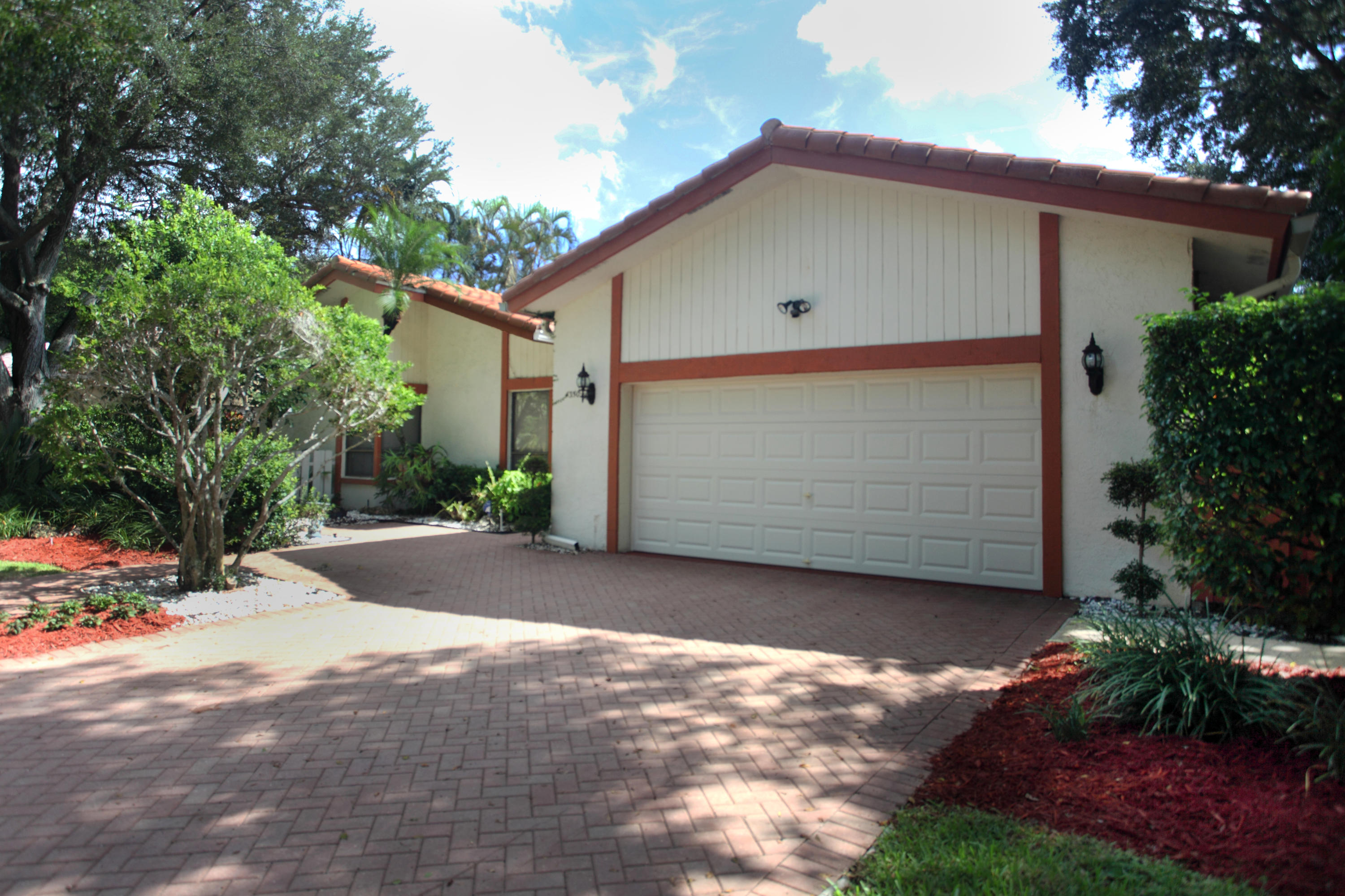 4350 Northwest 26th Avenue Boca Raton, FL 33434 - Photo 5 of 32 Garage