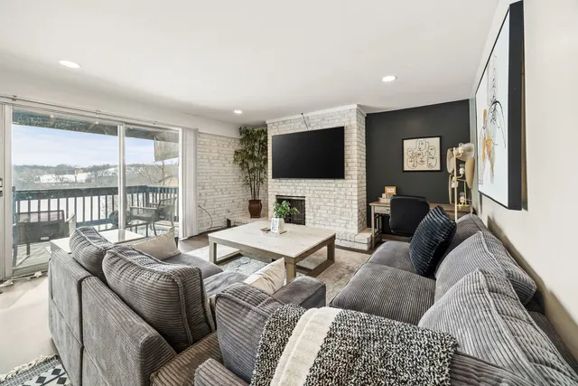 $235,000 | 1601 Maple Terrace, Unit 3B, Lisle, IL 60532