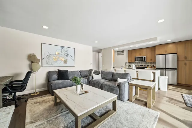 $235,000 | 1601 Maple Terrace, Unit 3B, Lisle, IL 60532