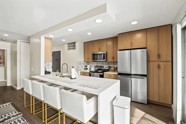 $235,000 | 1601 Maple Terrace, Unit 3B, Lisle, IL 60532