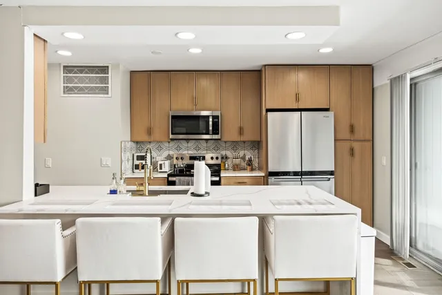 $235,000 | 1601 Maple Terrace, Unit 3B, Lisle, IL 60532