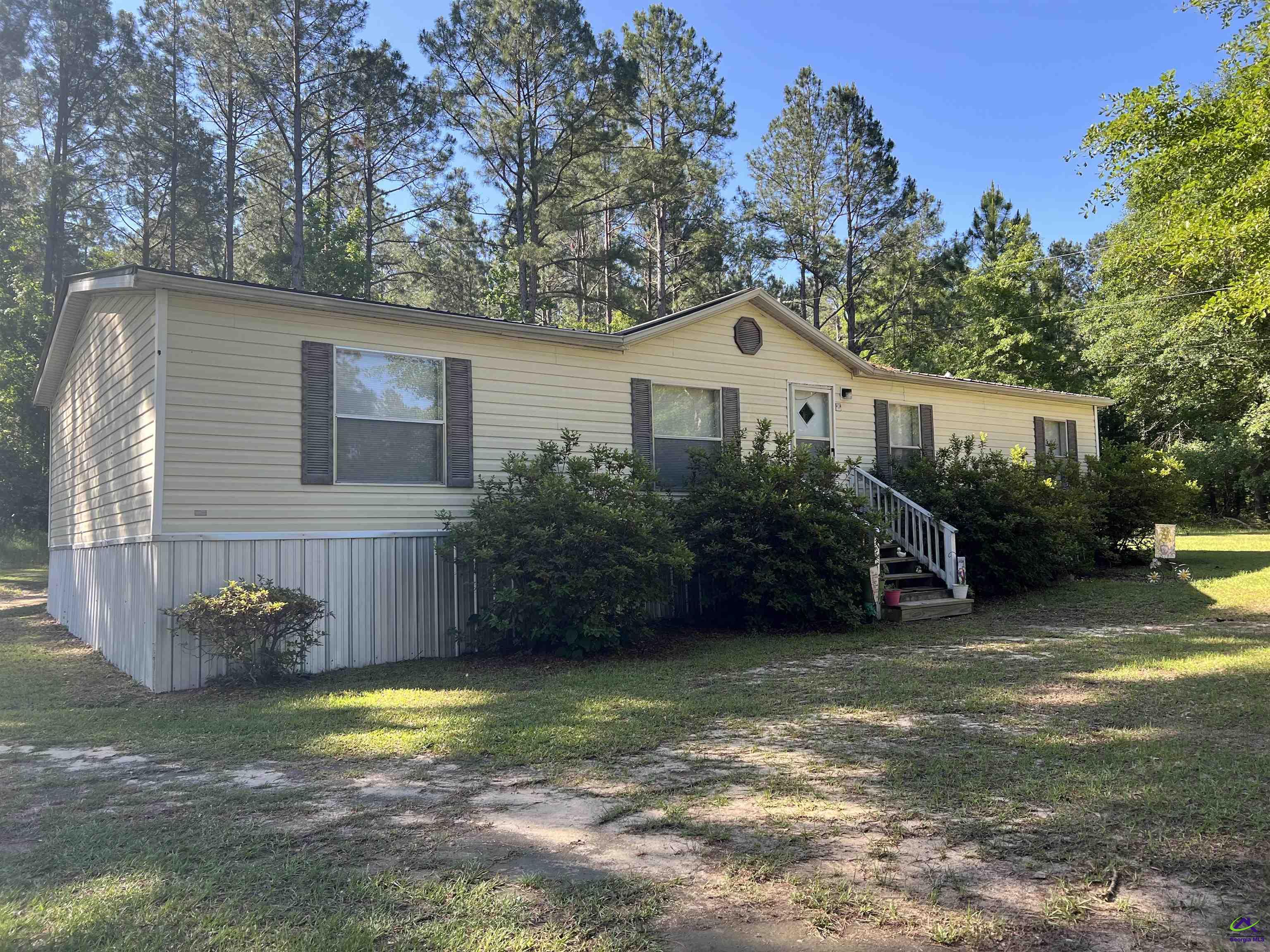 166 Pebble Hills Road Cochran, GA 31014 - Photo 2 of 27 a view of a house with backyard and sitting area