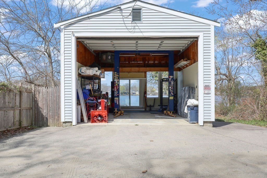 111 Westminster Road Weymouth, MA 02189 - Photo 8 of 42