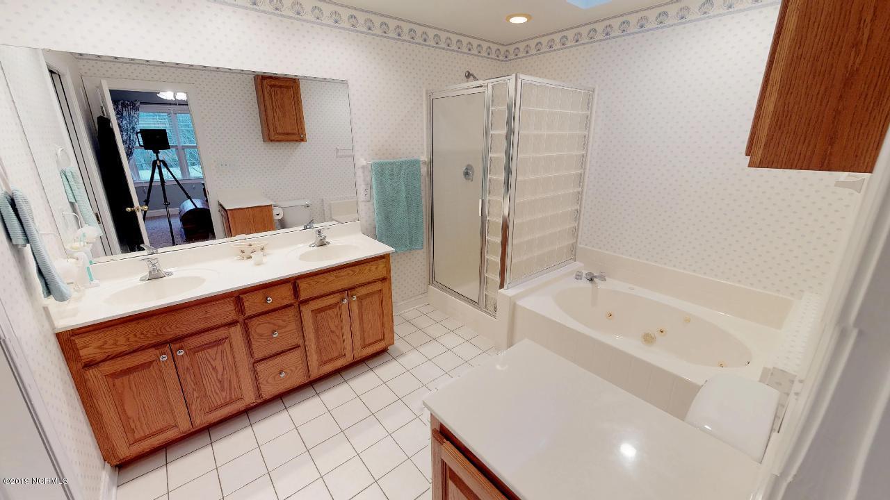 216 Nydegg Road New Bern, NC 28562 - Photo 27 of 52 Master Bath