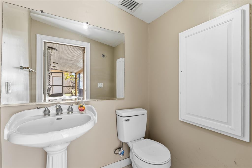 10301 Trail Ridge Lane Tampa, FL 33624 - Photo 19 of 35 a bathroom with a toilet sink and mirror