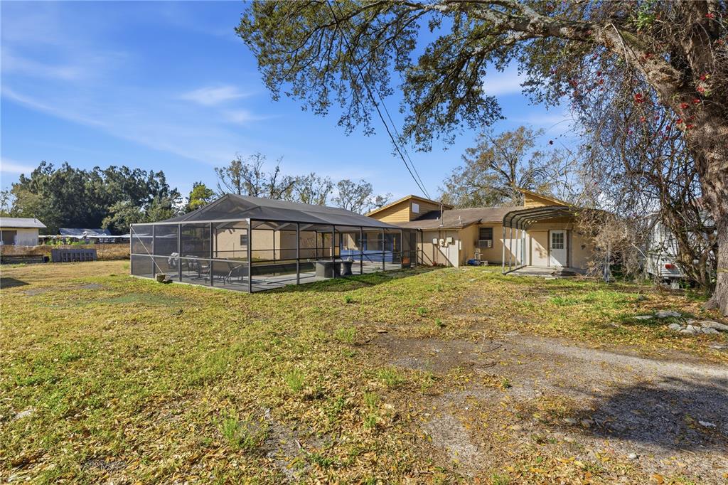 10301 Trail Ridge Lane Tampa, FL 33624 - Photo 24 of 35 a front view of a house with a garden