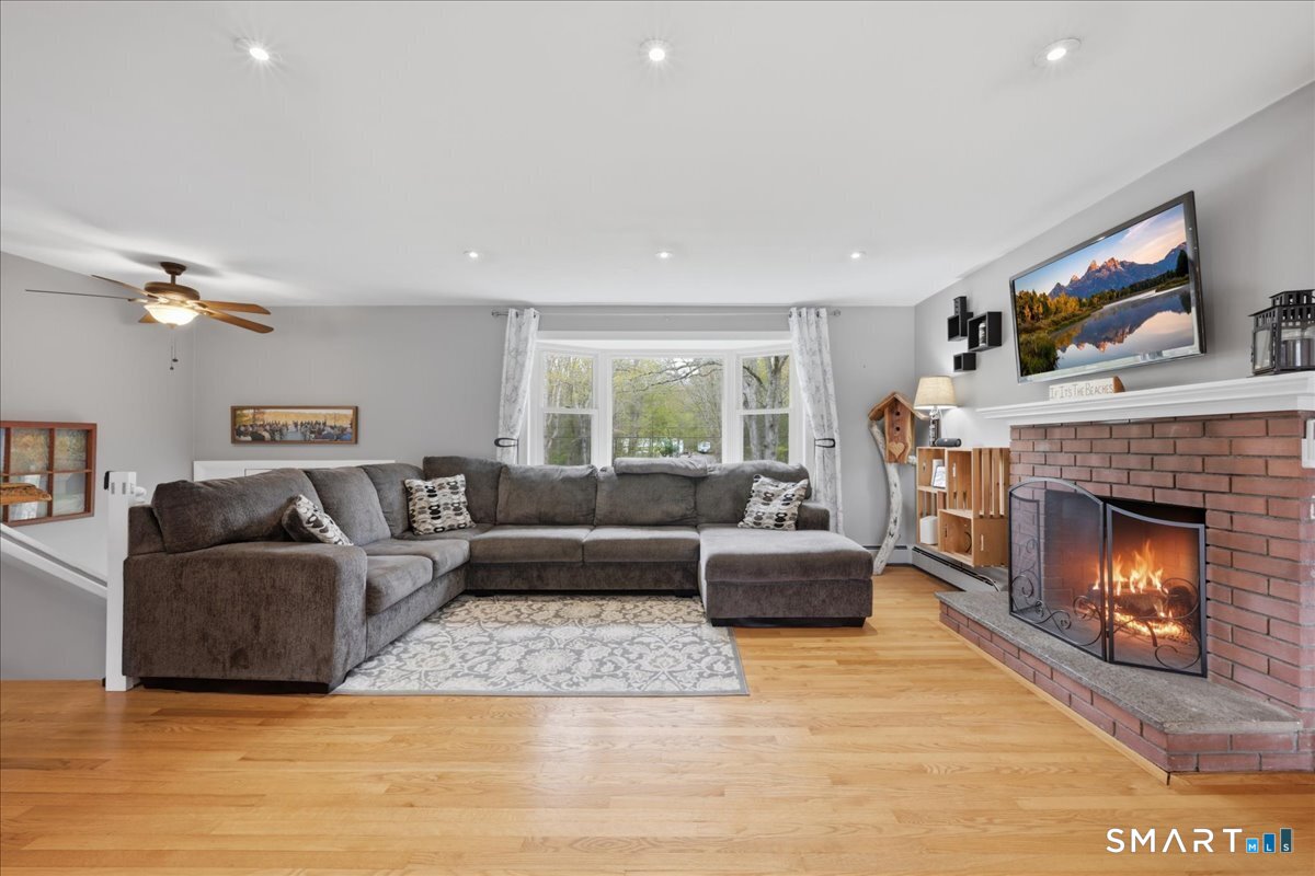 946 Shewville Road Ledyard, CT 06339 - Photo 4 of 39