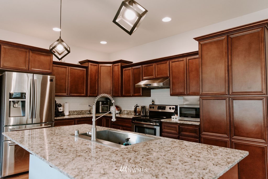 673 Ilwaco Place Northeast Renton, WA 98059 - Photo 11 of 29 Gallery Image 11