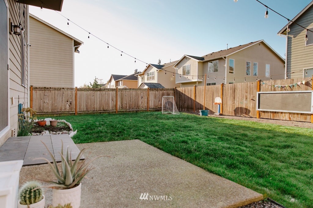 673 Ilwaco Place Northeast Renton, WA 98059 - Photo 3 of 29 Gallery Image 3
