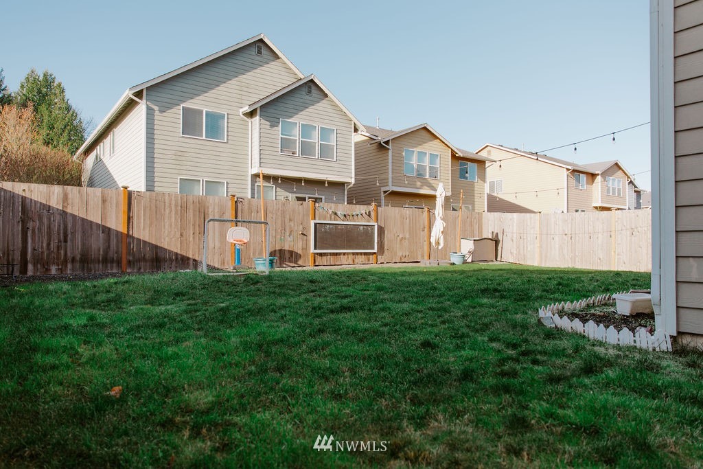 673 Ilwaco Place Northeast Renton, WA 98059 - Photo 4 of 29 Gallery Image 4