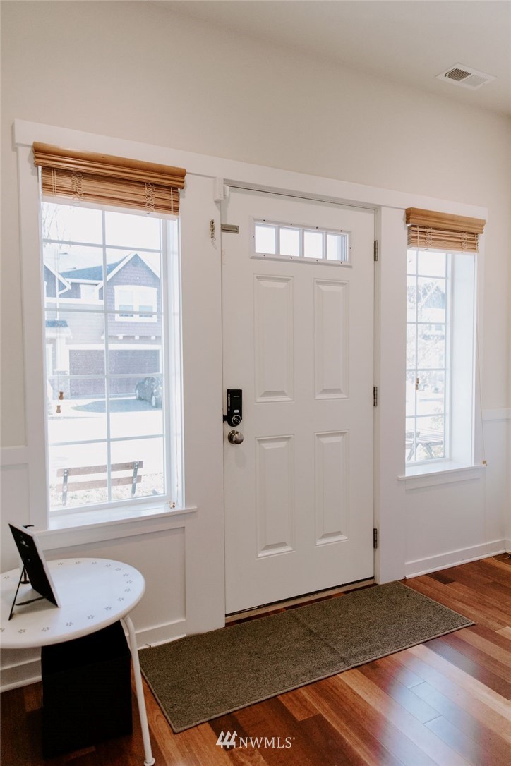 673 Ilwaco Place Northeast Renton, WA 98059 - Photo 7 of 29 Gallery Image 7