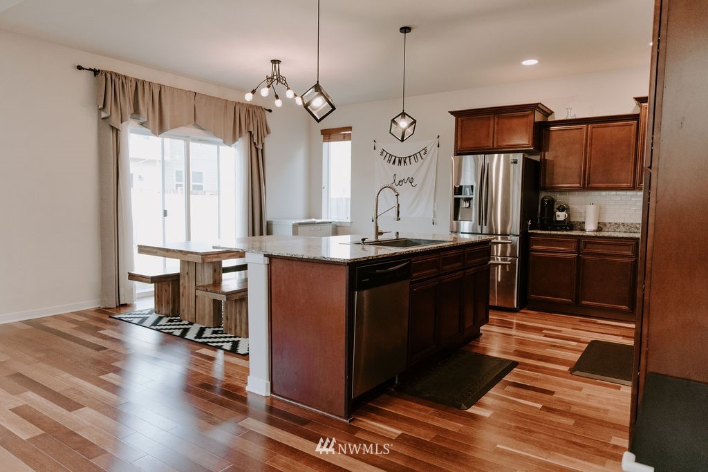 673 Ilwaco Place Northeast Renton, WA 98059 - Photo 10 of 29 Gallery Image 10