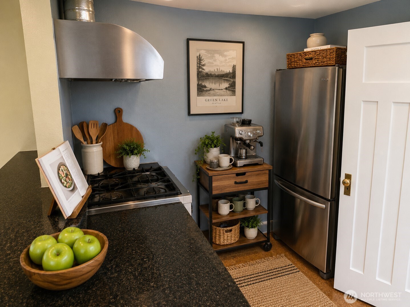 5426 Green Lake Way North Seattle, WA 98103 - Photo 4 of 14