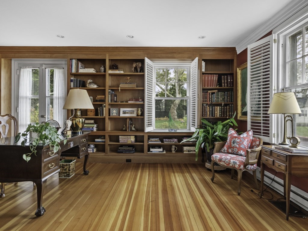 247 King Caesar Road Duxbury, MA 02332 - Photo 19 of 38 a living room with furniture and a potted plant