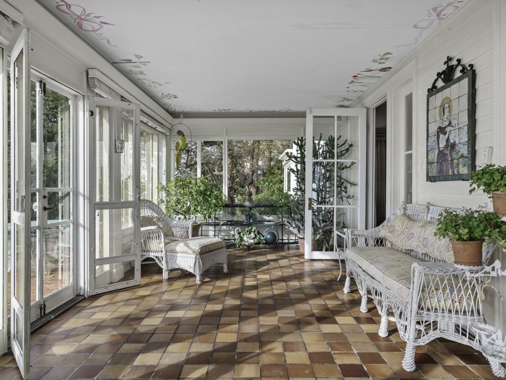 247 King Caesar Road Duxbury, MA 02332 - Photo 10 of 38 a living room filled with furniture