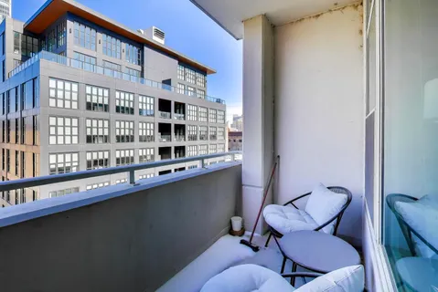 $375,000 | 909 West Washington Boulevard, Unit 811, Chicago, IL 60607