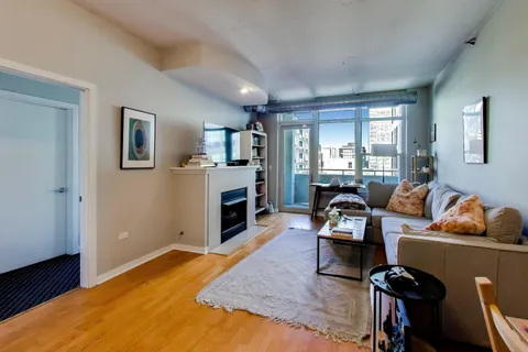 $375,000 | 909 West Washington Boulevard, Unit 811, Chicago, IL 60607
