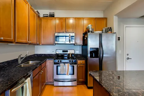 $375,000 | 909 West Washington Boulevard, Unit 811, Chicago, IL 60607