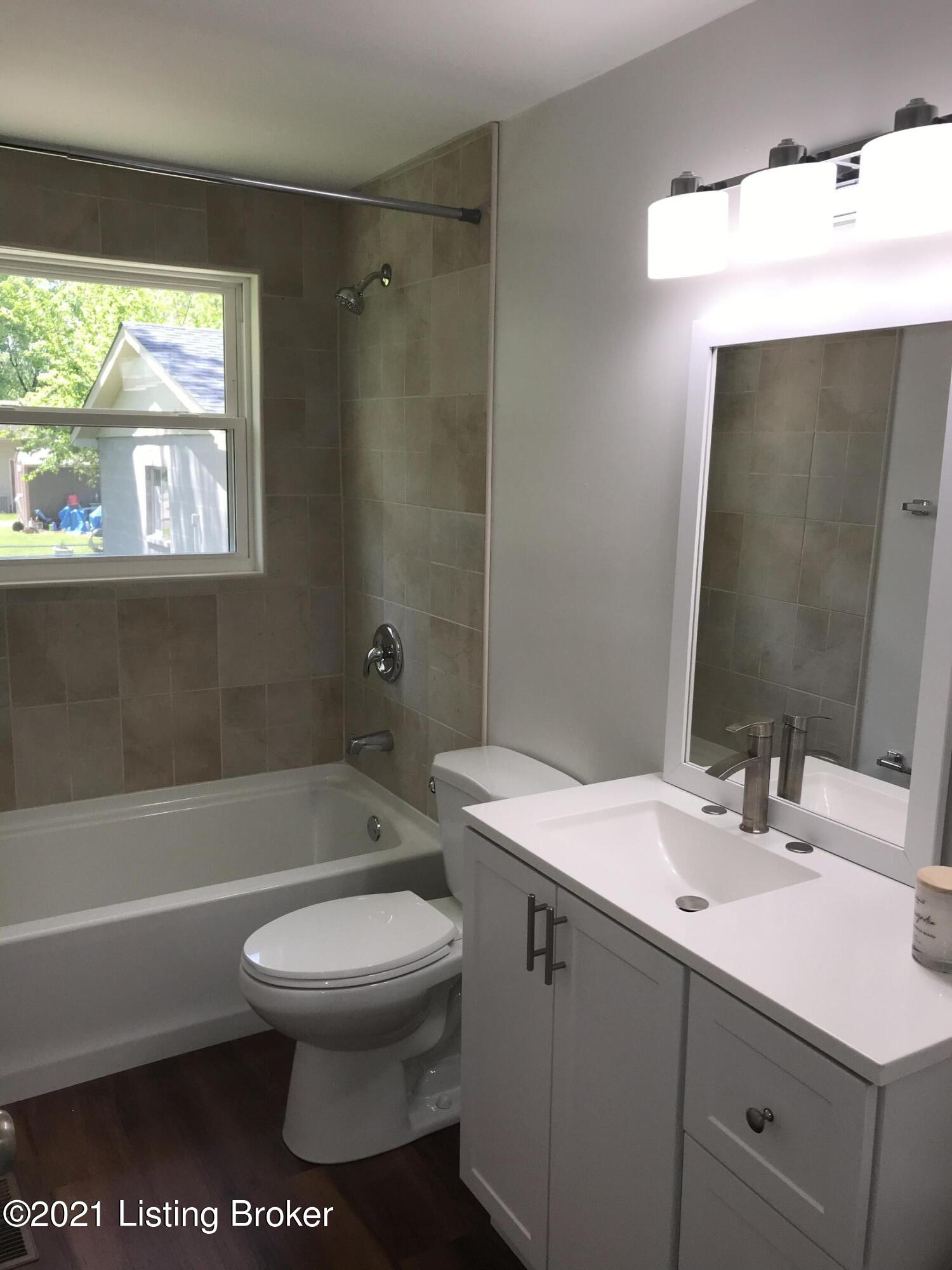 5108 Red Fern Road Louisville, KY 40218 - Photo 11 of 34 11010291-9FB6-40F6-B974-C4455AE82B04