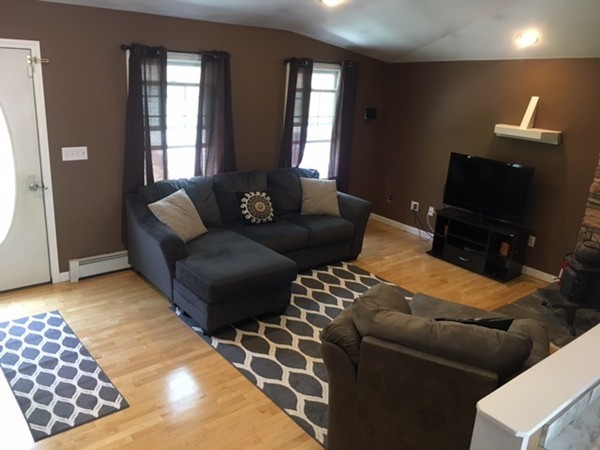 126 Dyer Street Gardner, MA 01440 - Photo 4 of 10