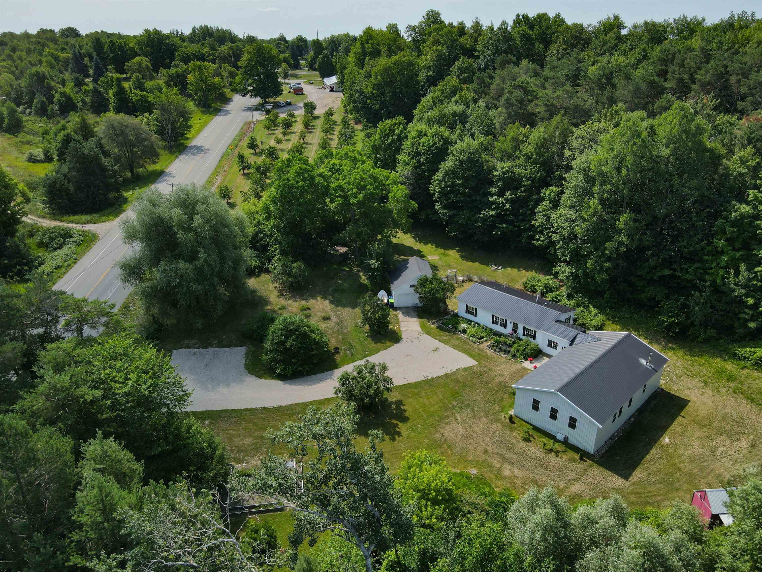 457 North Garfield Road Traverse City, MI 49696 - Photo 3 of 42
