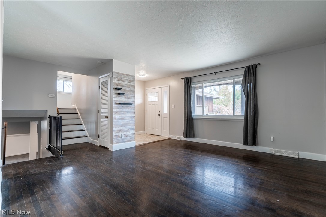 711 Spring Road Cleveland, OH 44109 - Photo 10 of 35 Gallery Image 10