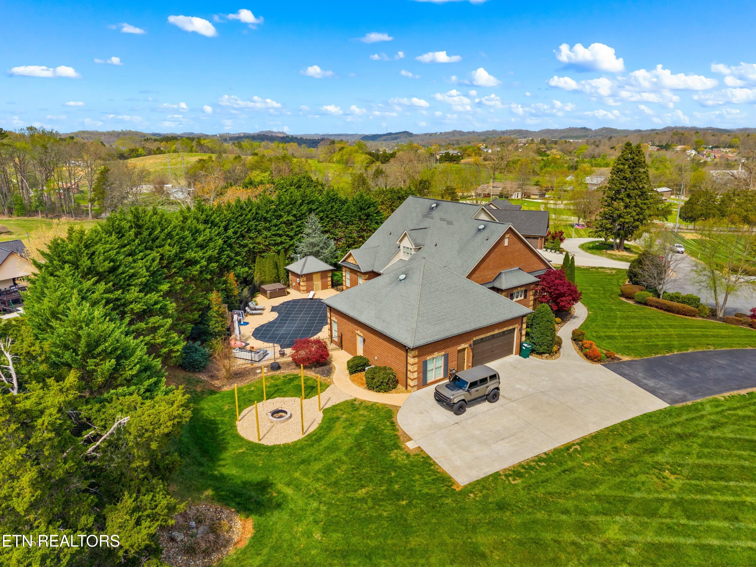 1316 Conner View Sevierville, TN 37862 - Photo 8 of 58 066-1316ConnerViewCourt-Sevierville-TN-3