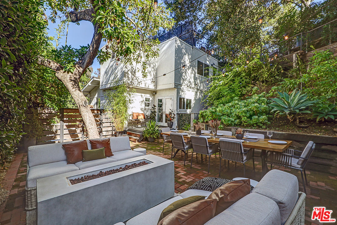 8326 Ridpath Drive Los Angeles, CA 90046 - Photo 3 of 43
