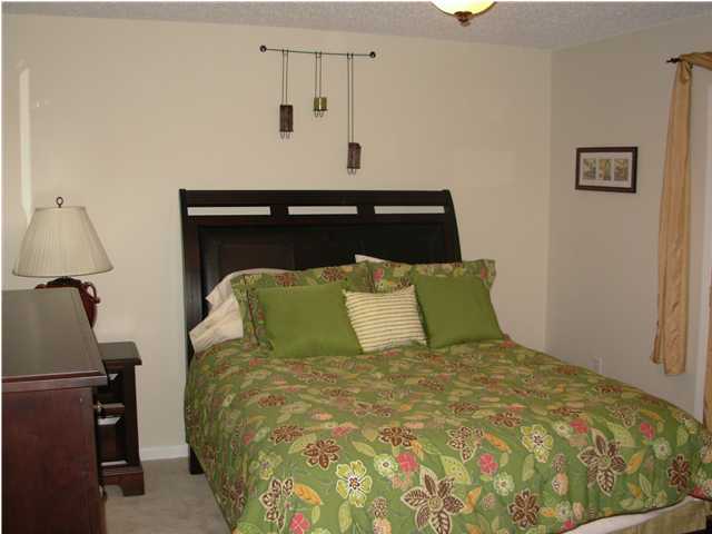 44 Berwick Circle, Unit 2 Shalimar, FL 32579 - Photo 7 of 12 a bed sitting in a bedroom next to a window