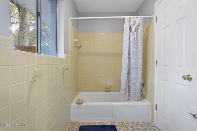 $262,500 | 831 Graveline Road, Gautier, MS 39553