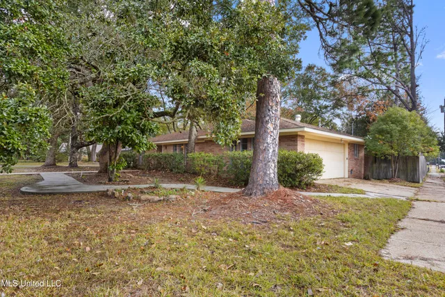 $262,500 | 831 Graveline Road, Gautier, MS 39553