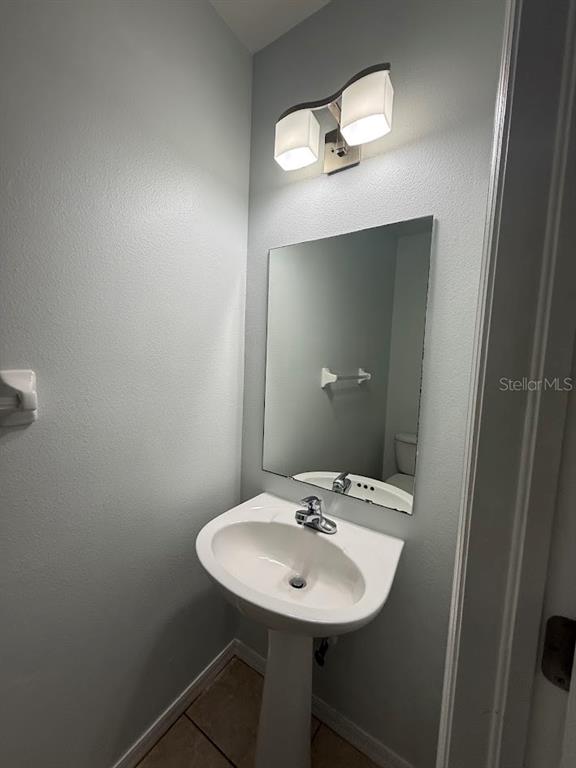 1567 Blue Magnolia Road Brandon, FL 33510 - Photo 9 of 23 a bathroom with a sink and a mirror
