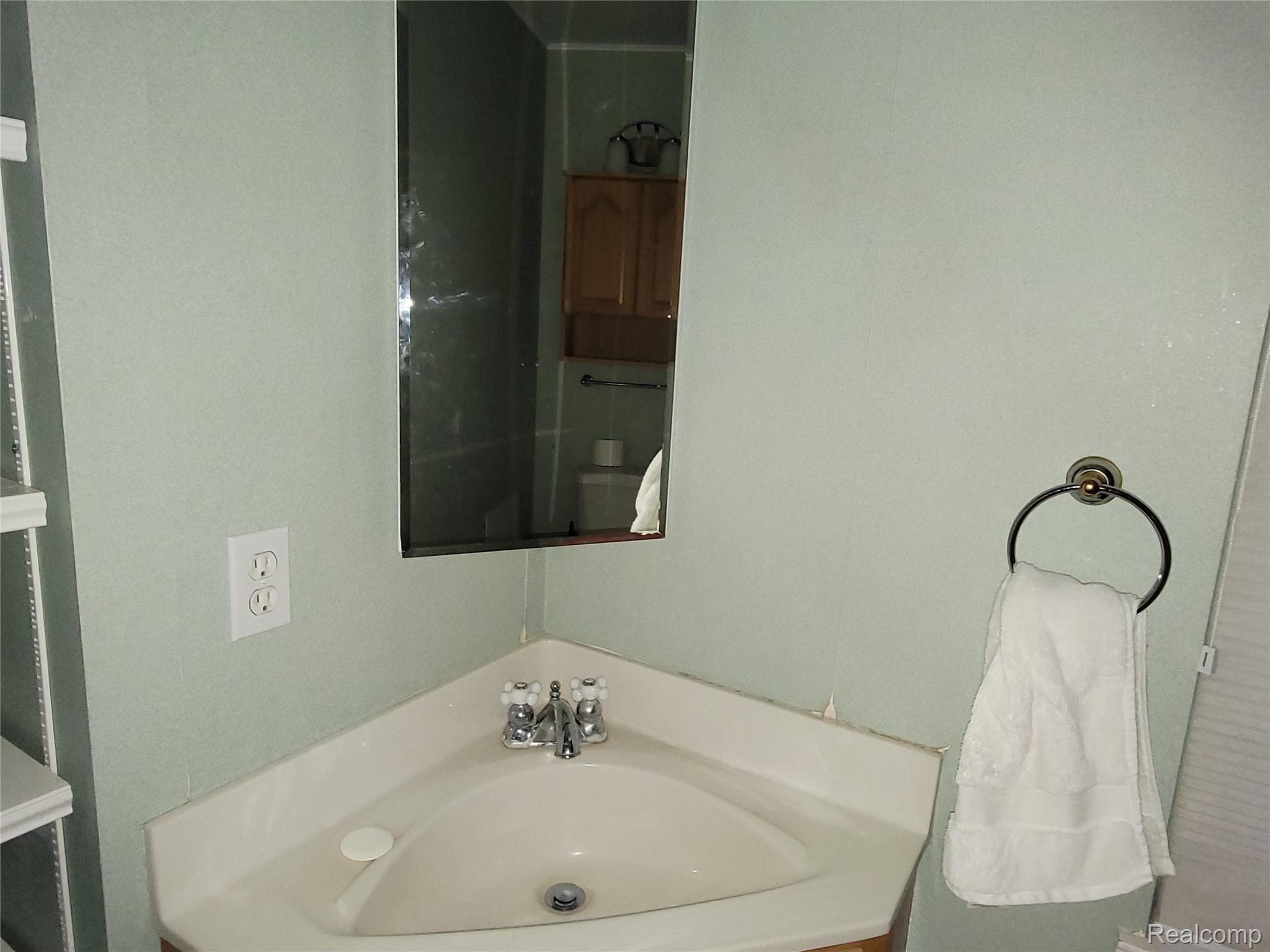 5199 Stevens Road Clarkston, MI 48346 - Photo 9 of 18 20201029_173642.jpg