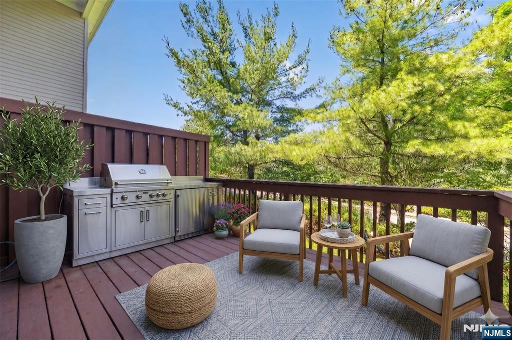 6 Schweinberg Drive, Unit R Roseland, NJ 07068 - Photo 11 of 48