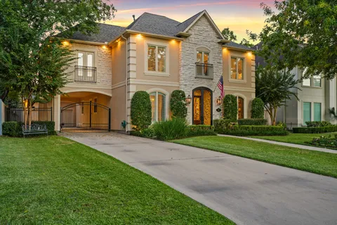 $1,495,000 | 802 Anderson Street, Bellaire, TX 77401