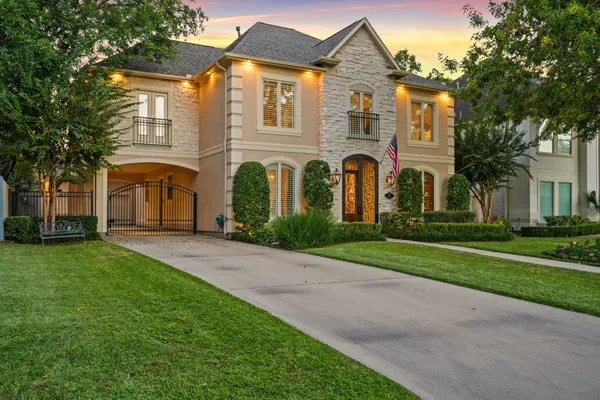 $1,495,000 | 802 Anderson Street, Bellaire, TX 77401