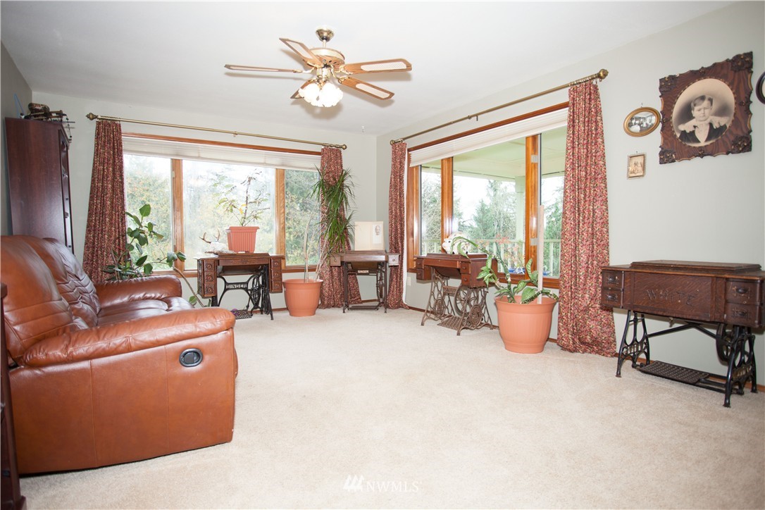 70 Strawberry Hill Road Elma, WA 98541 - Photo 3 of 20 Gallery Image 3