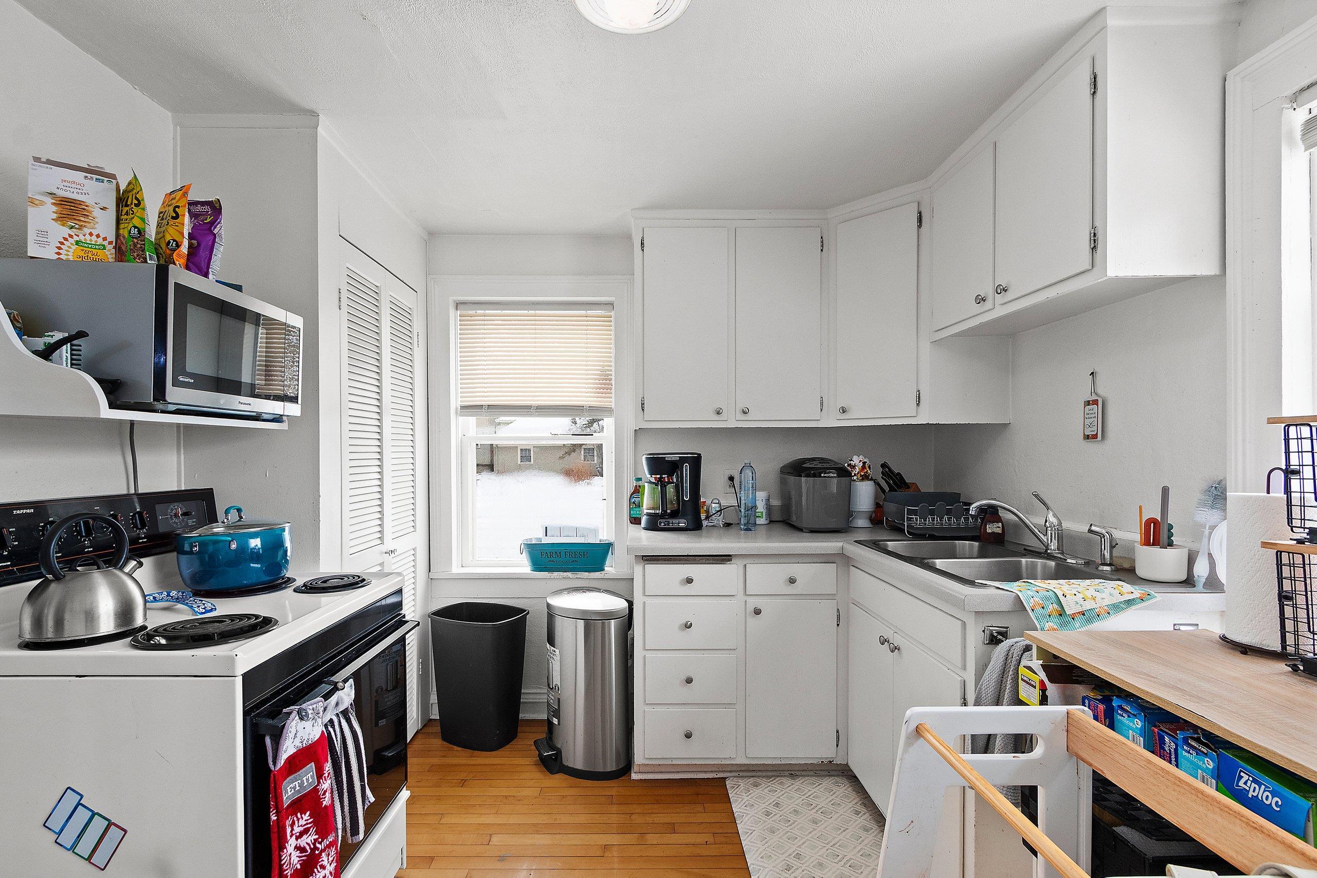 417 Fulton Street De Pere, WI 54115 - Photo 4 of 26