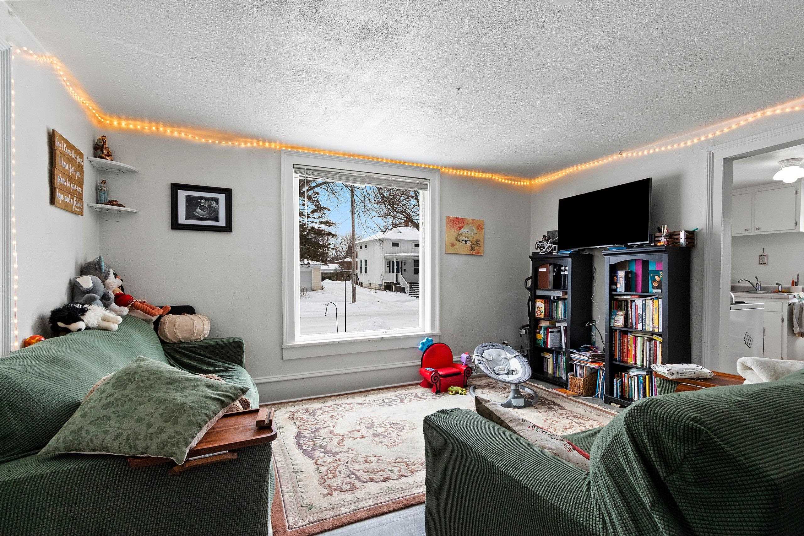 417 Fulton Street De Pere, WI 54115 - Photo 5 of 26