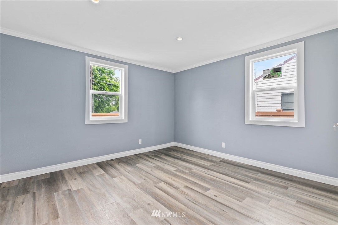 12070 Renton Avenue South Seattle, WA 98178 - Photo 11 of 22 Gallery Image 11