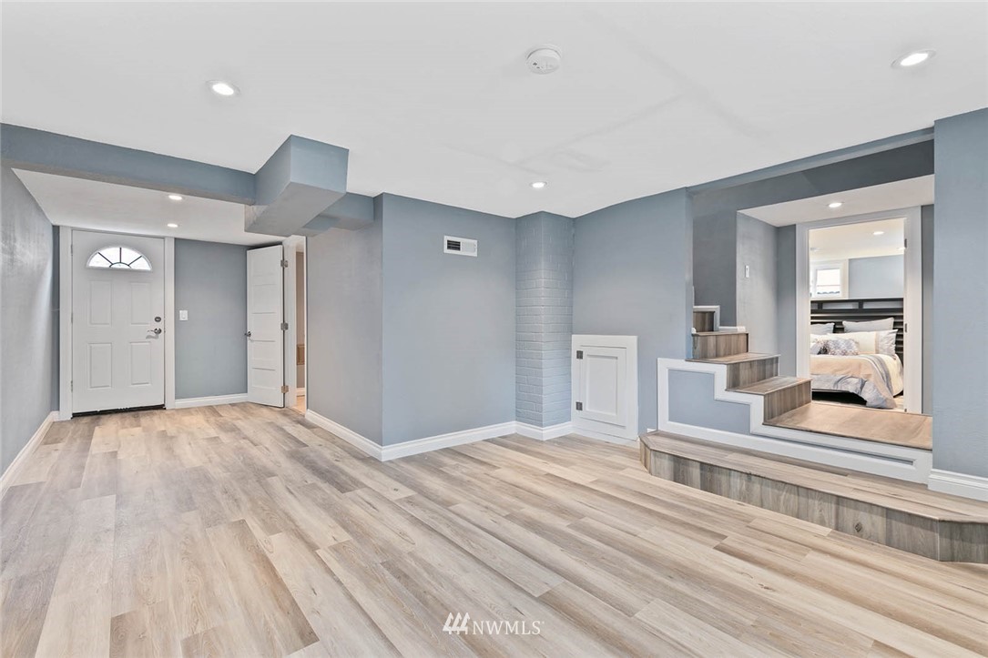 12070 Renton Avenue South Seattle, WA 98178 - Photo 14 of 22 Gallery Image 14