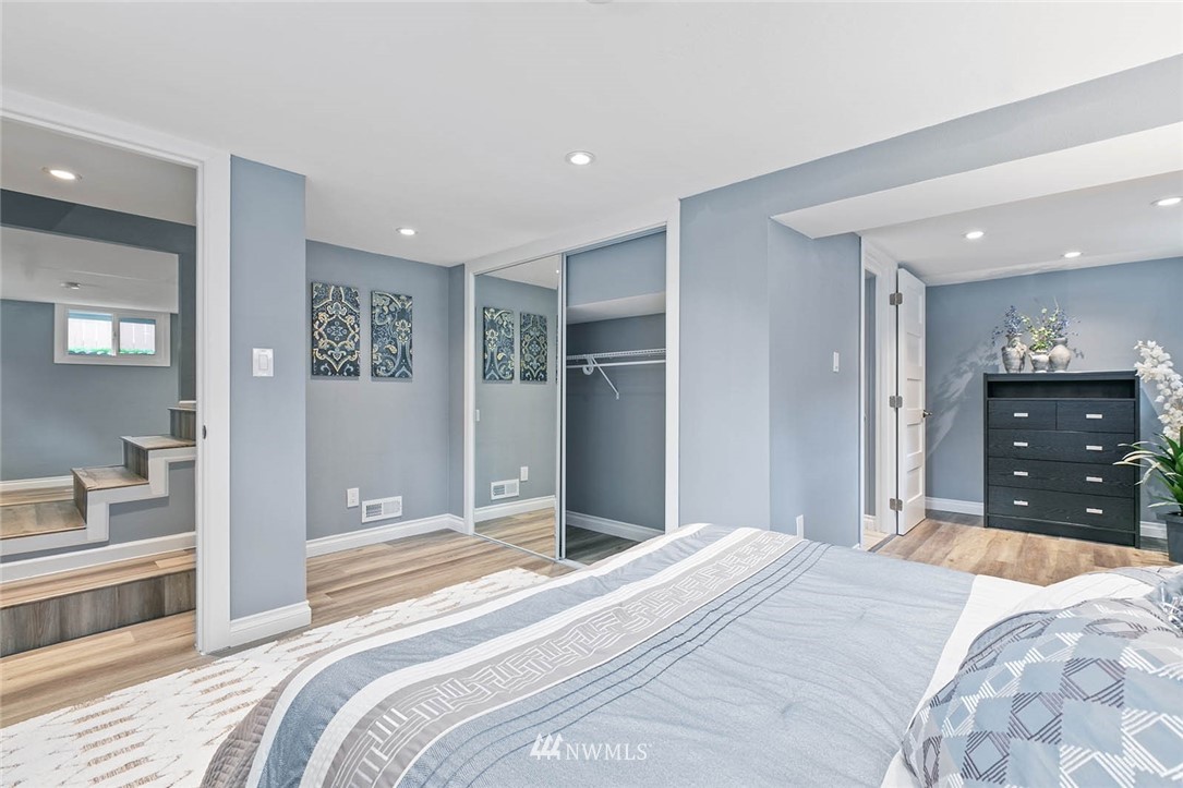 12070 Renton Avenue South Seattle, WA 98178 - Photo 15 of 22 Gallery Image 15