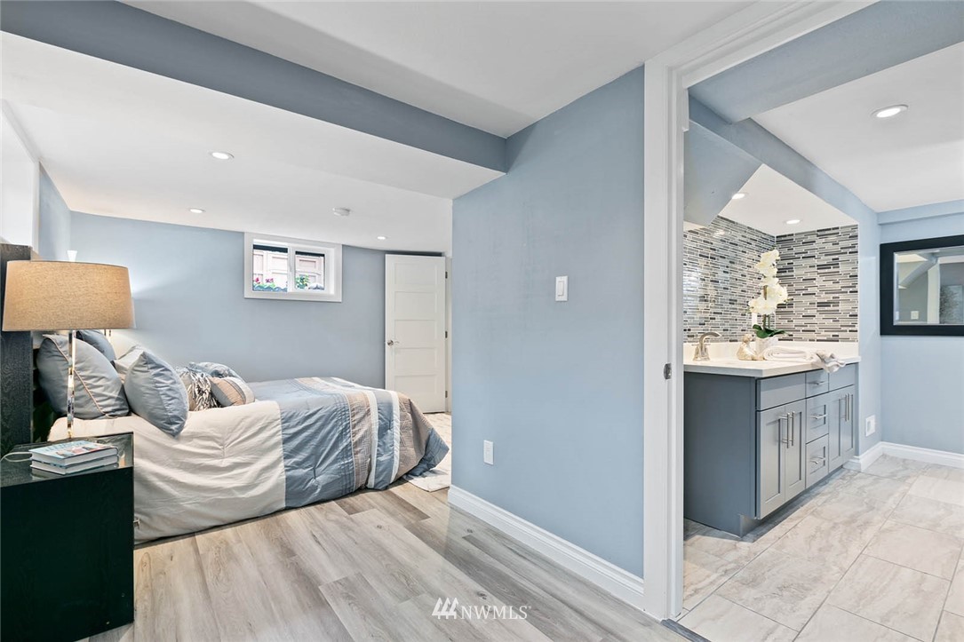 12070 Renton Avenue South Seattle, WA 98178 - Photo 16 of 22 Gallery Image 16