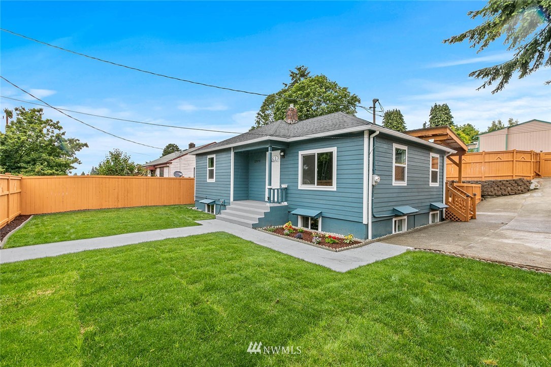 12070 Renton Avenue South Seattle, WA 98178 - Photo 3 of 22 Gallery Image 3