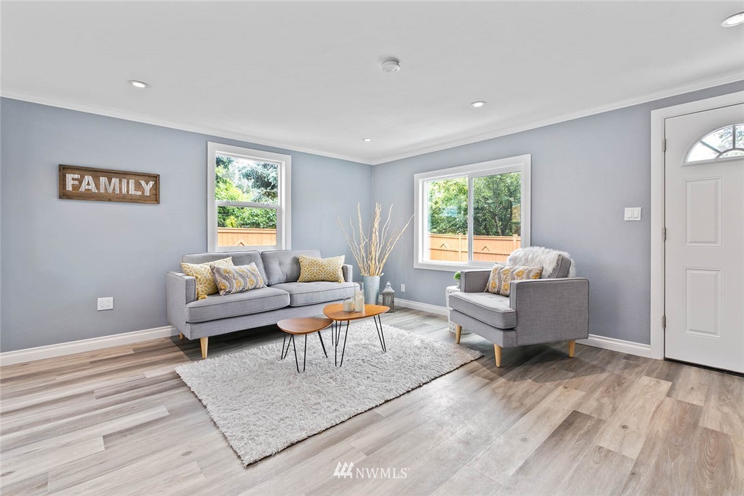 12070 Renton Avenue South Seattle, WA 98178 - Photo 4 of 22 Gallery Image 4