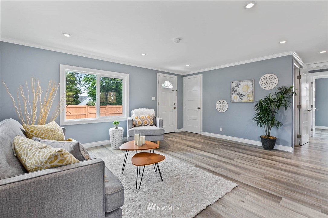 12070 Renton Avenue South Seattle, WA 98178 - Photo 5 of 22 Gallery Image 5