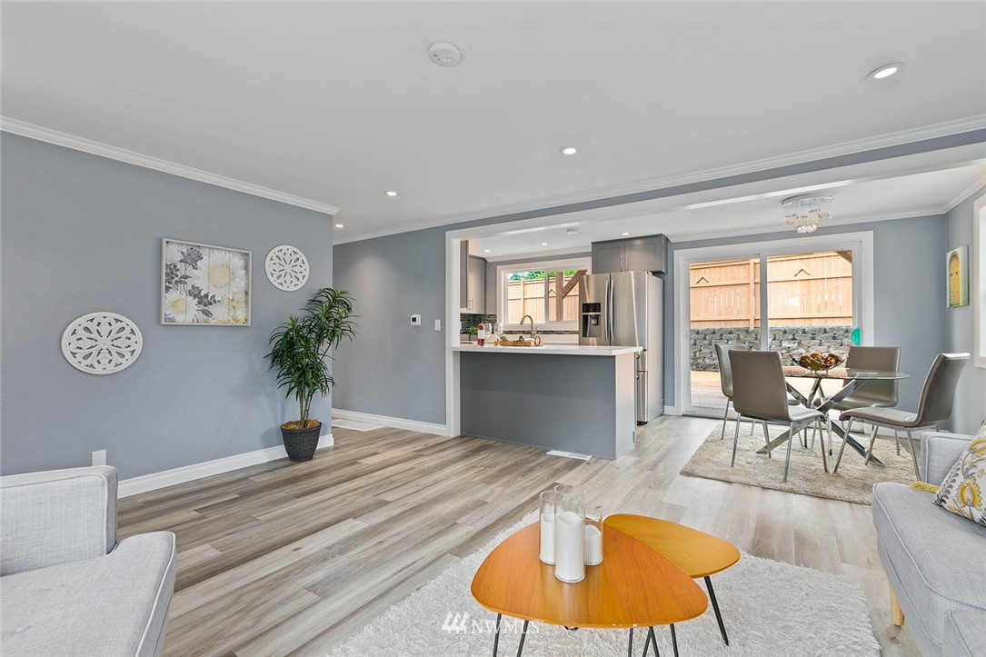 12070 Renton Avenue South Seattle, WA 98178 - Photo 6 of 22 Gallery Image 6