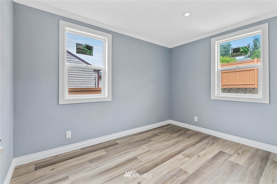 12070 Renton Avenue South Seattle, WA 98178 - Photo 10 of 22 Gallery Image 10