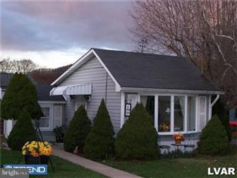 221 Walnut Lane Riegelsville, PA 18077 - Photo 3 of 11